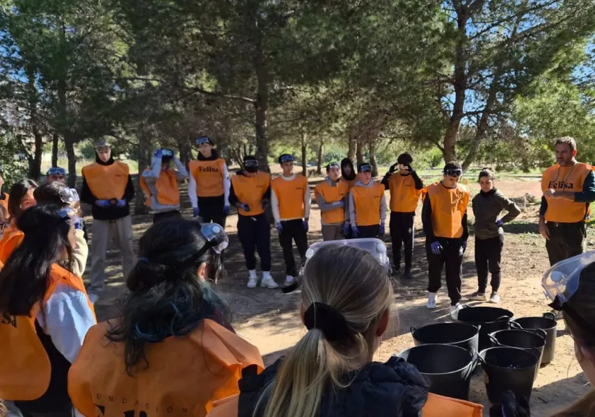 Actividad de grupo en el entorno natural del Parque Felisa